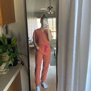 Terracotta FIGs scrubs